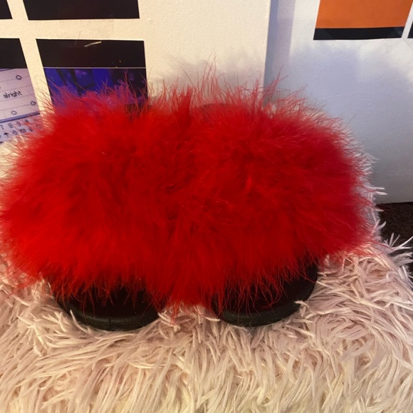 Black Slides w/ Red Fur on the Top - Picture 3 of 3